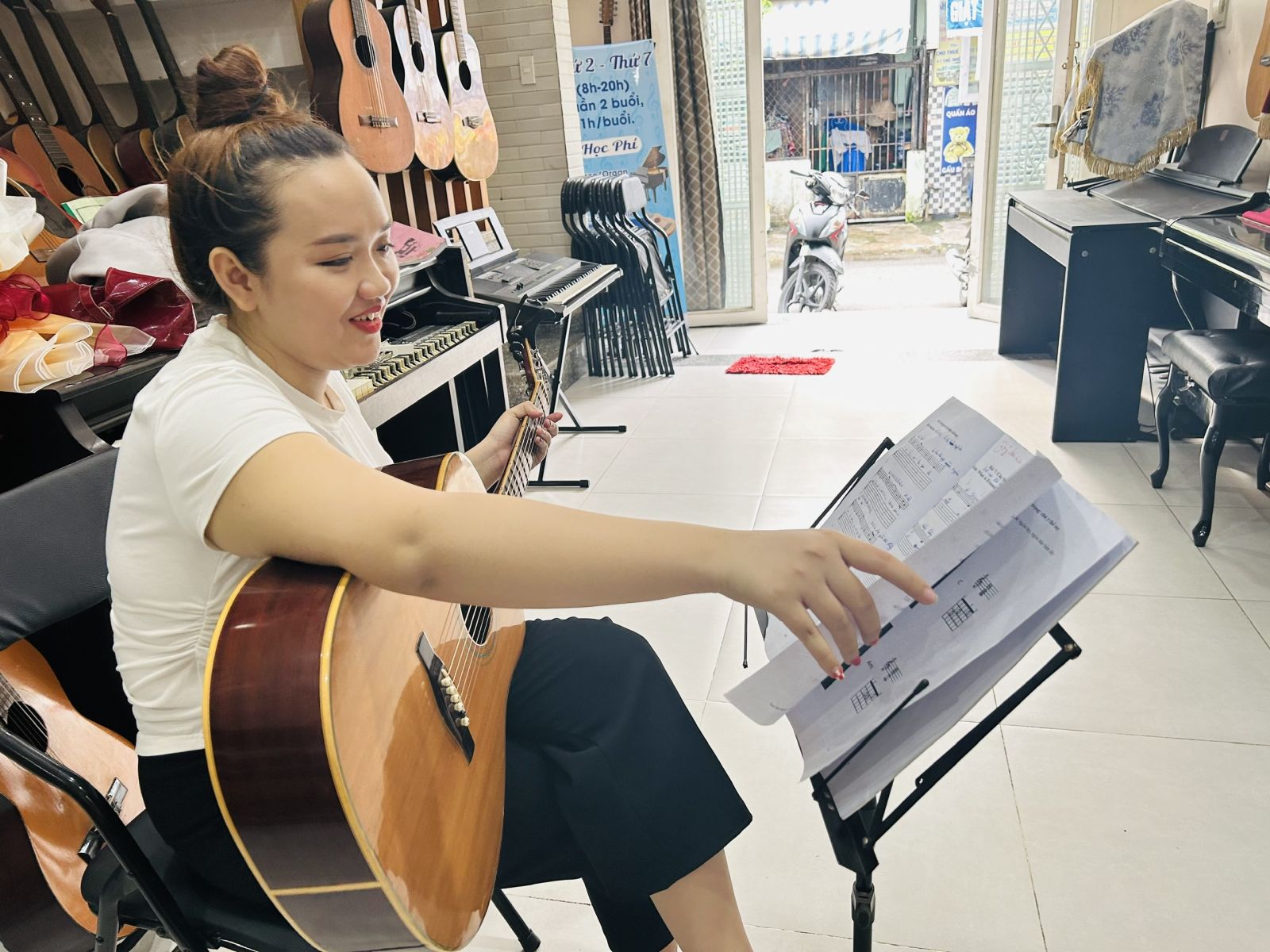 Khóa Học Đàn Guitar Tại Quận Tân Phú - Lớp Nhạc Thiên Thành