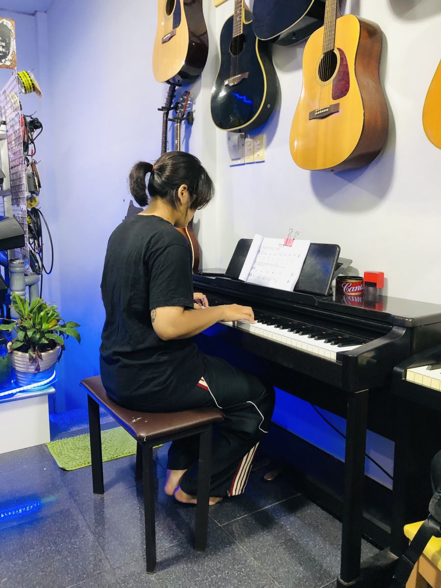 KHÓA-HỌC-ĐÀN-PIANO-NGƯỜI-LỚN-TÂN-PHÚ